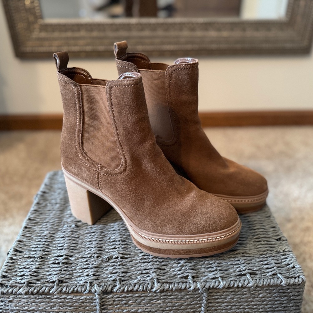 Women’s Steve Madden platform boots